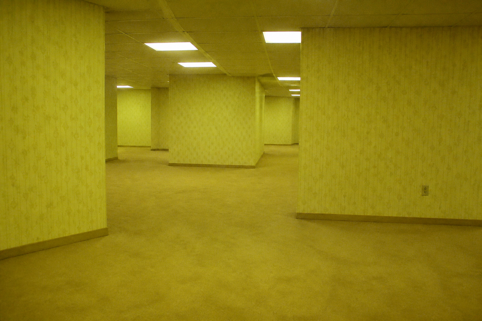 Endless yellow rooms with wallpaper, damp carpet and fluorescent lights — Level 0